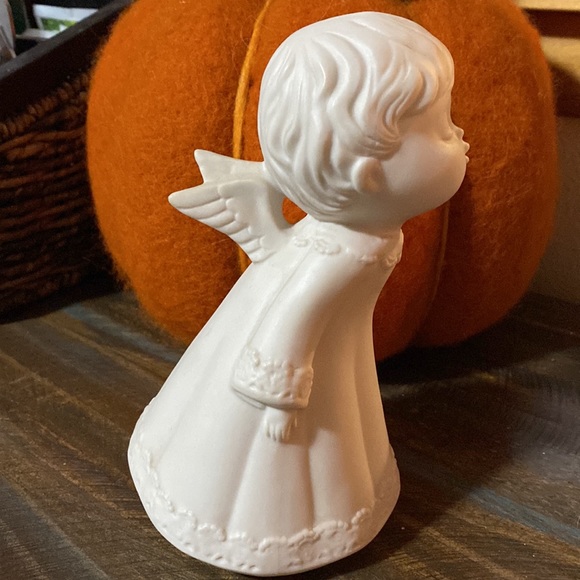 Adorable Ceramic Boy and Girl Kissing Angel Set - Picture 3 of 9